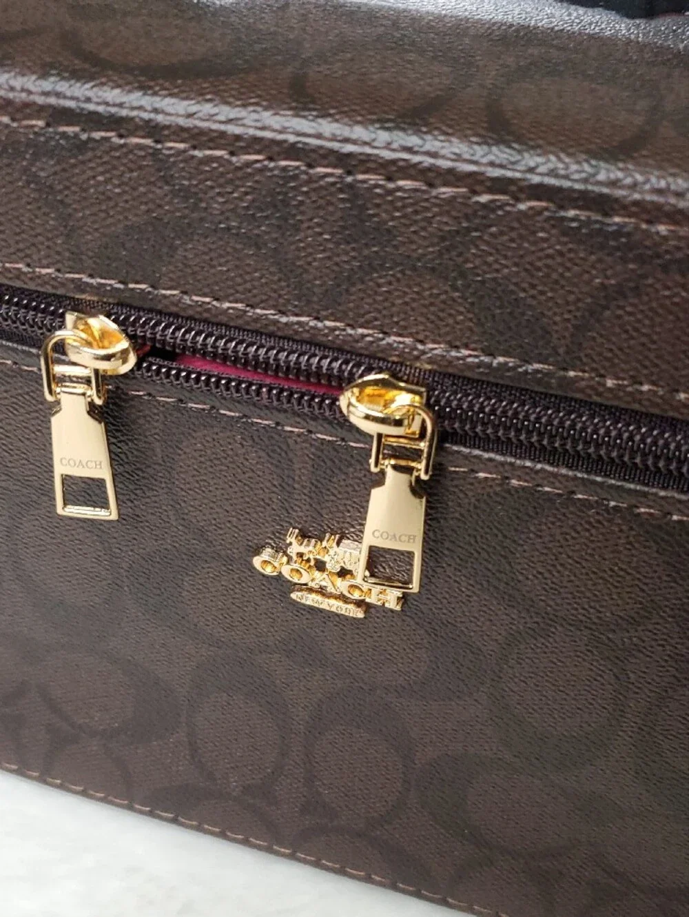 CH💗Brown Coach-Patterned Cosmetic Case with Gold Hardware